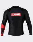 combat corner rash guard i svart med rød skrift