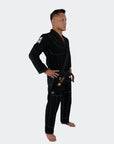 V7 BJJ GI + GRATIS HVITT BELTE | Svart