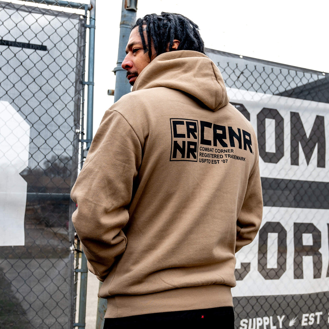 CRNR Stacked logo Hettegenser – Combat Corner Norge