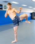 ISOSUTURE Hybrid Fight Shorts - Svart