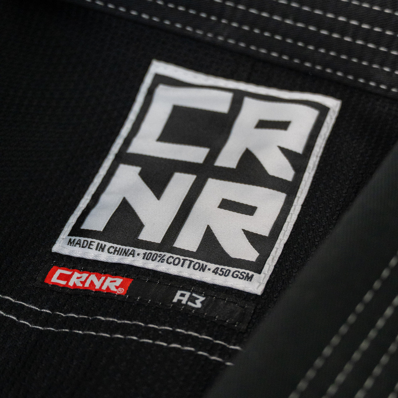 V7 BJJ GI + GRATIS HVITT BELTE | Svart