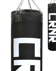 Svart boksesekk med hvit combat corner logo 