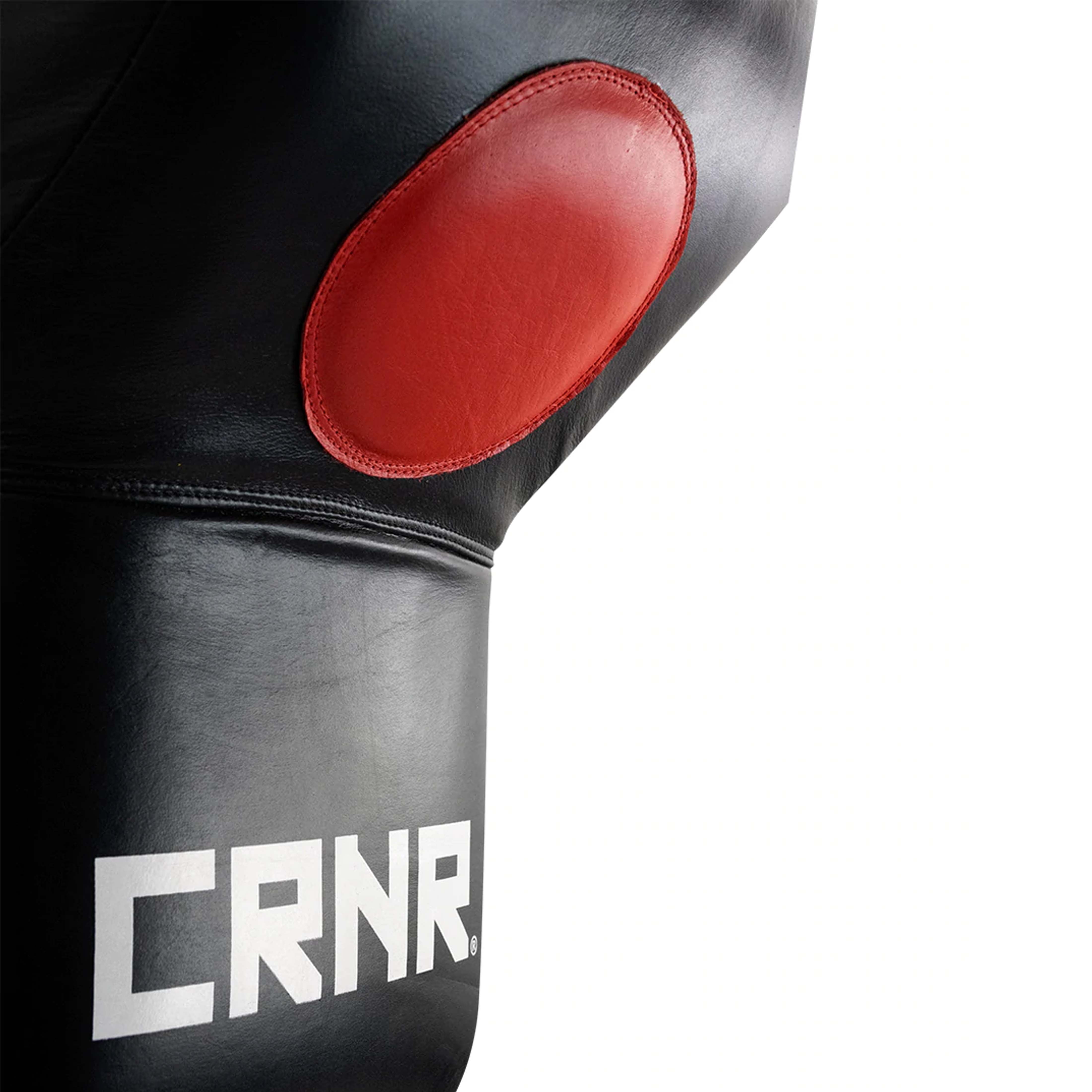 VEGGMONTERT boksesekk i rød og svart farge med combat corner logo